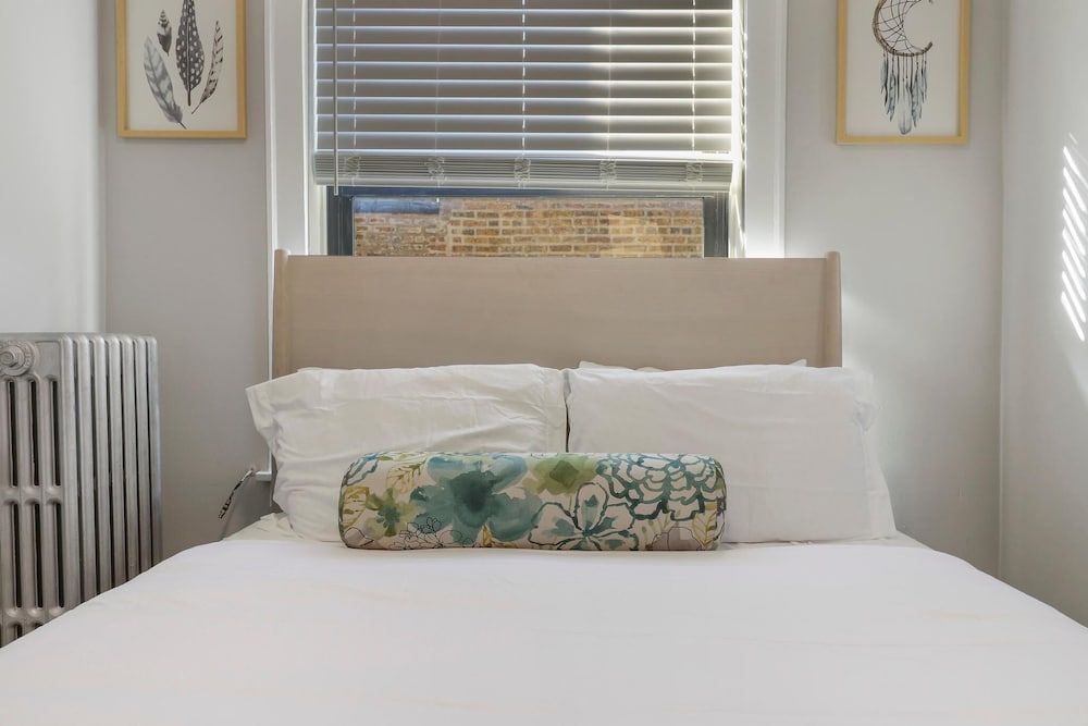 undefined Appealing Montrose 1BR in Portage Park 6