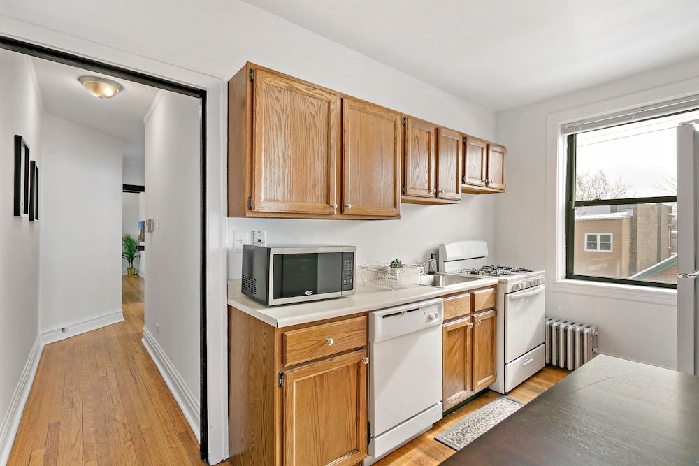 undefined Home w 1BR Kitchen&Wi-Fi near Larchmont 6