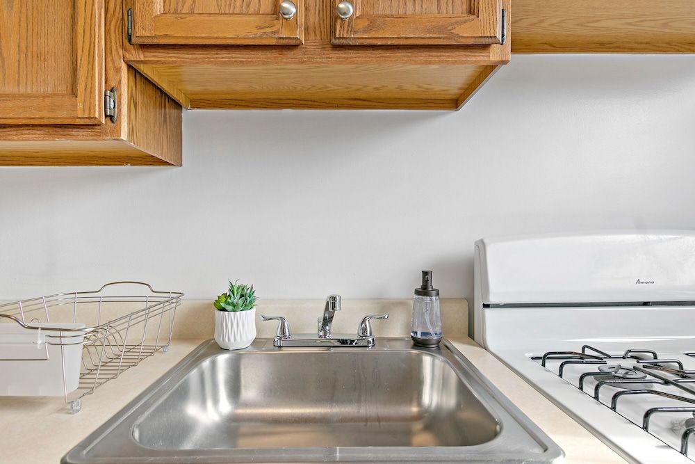 undefined Home w 1BR Kitchen&Wi-Fi near Larchmont 8