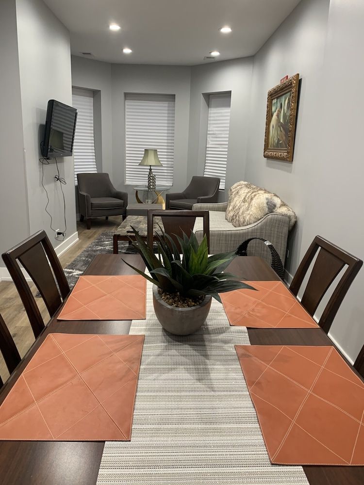 Deluxe Duplex (Second Floor)