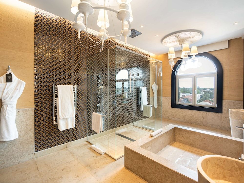 Suite, 1 King Bed, River View (Imperial)