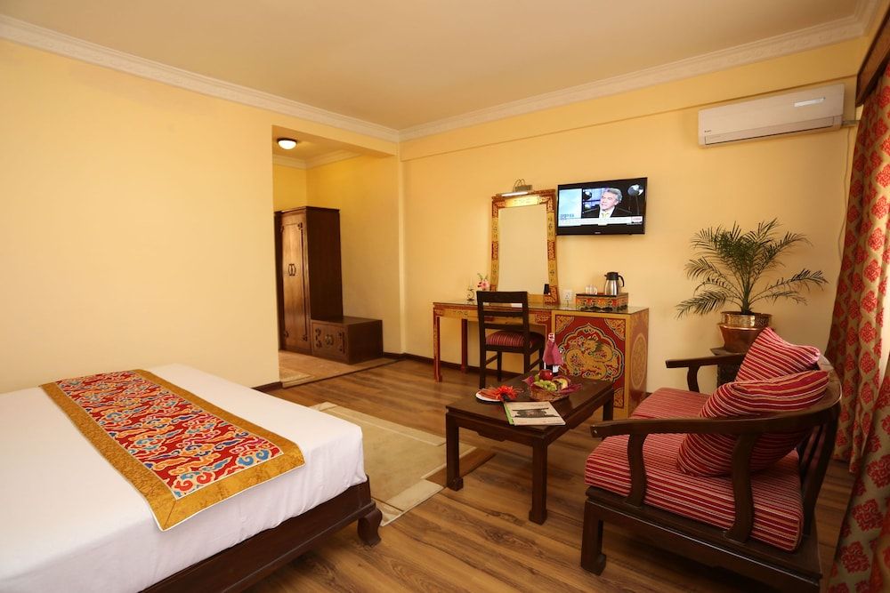 Hotel Manang Deluxe Double Room 10