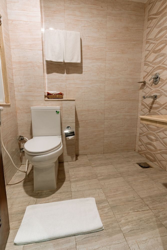 Hotel Manang Deluxe Double Room 8