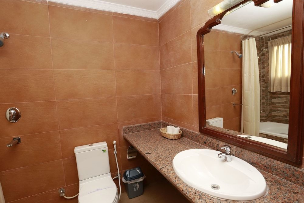 Hotel Manang Deluxe Double Room 11