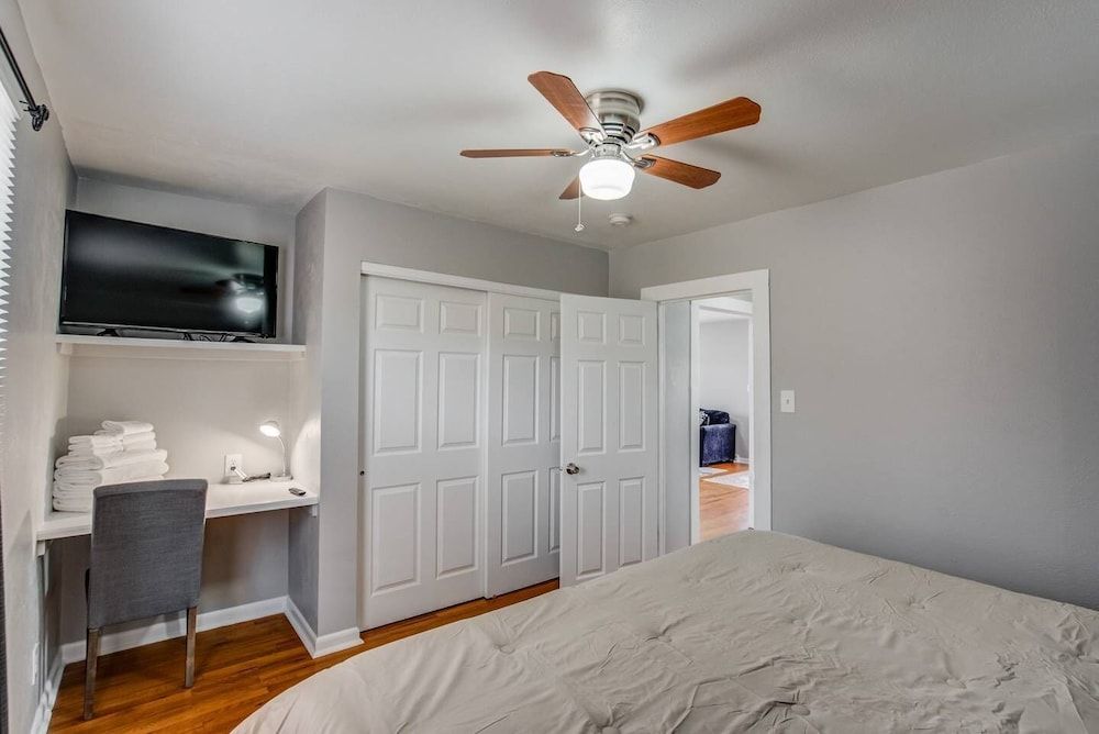 2BR Olympic Training Center Dog-friendly