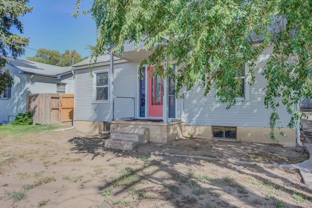 2BR Olympic Training Center Dog-friendly