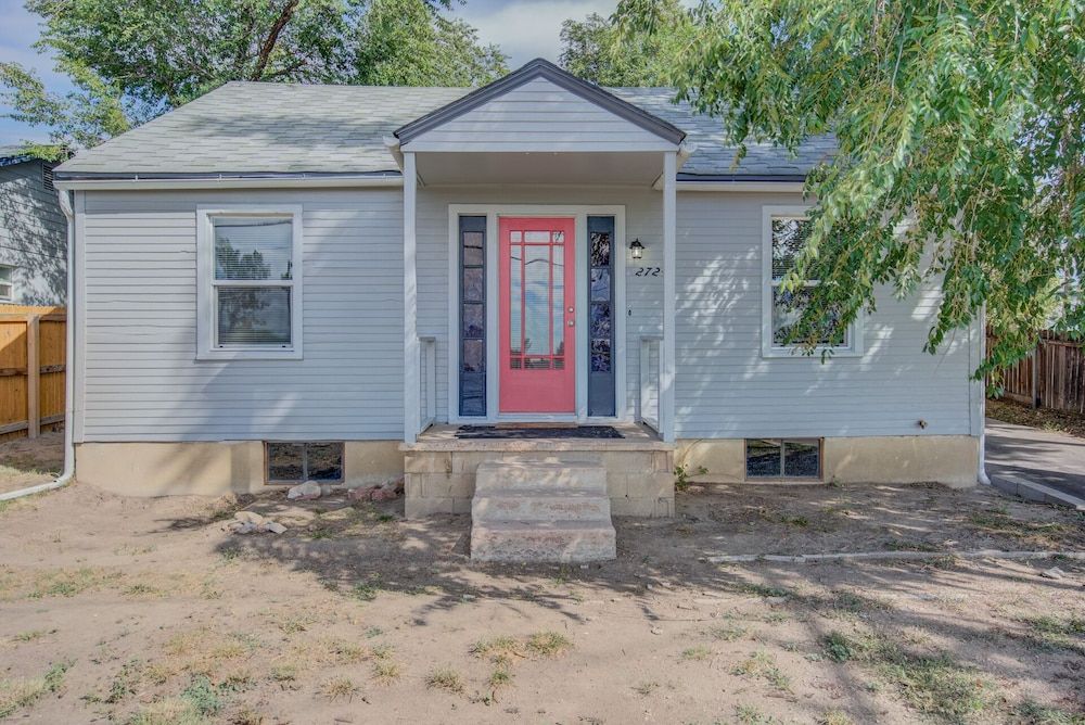 2BR Olympic Training Center Dog-friendly