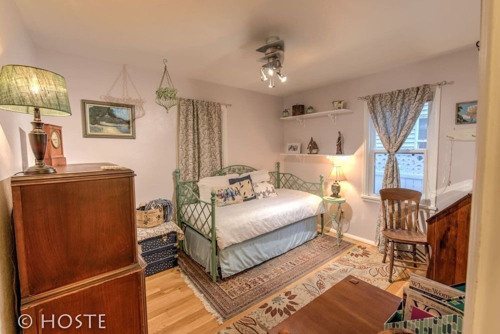House (2 Bedrooms)