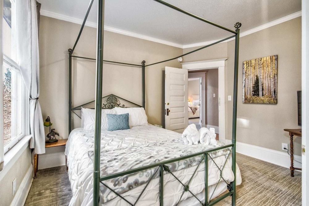 House (Multiple Bedrooms)