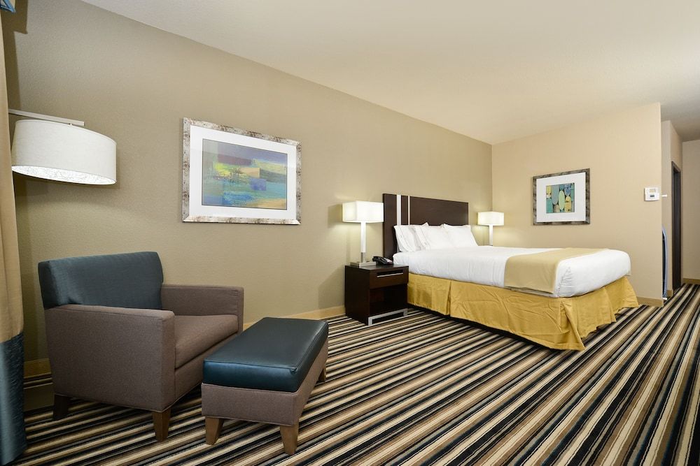Standard Room, 1 King Bed, Jetted Tub