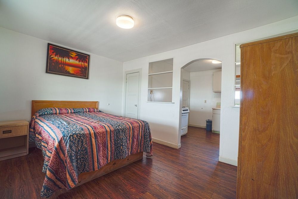 Room, 1 Queen Bed, Smoking, Kitchenette
