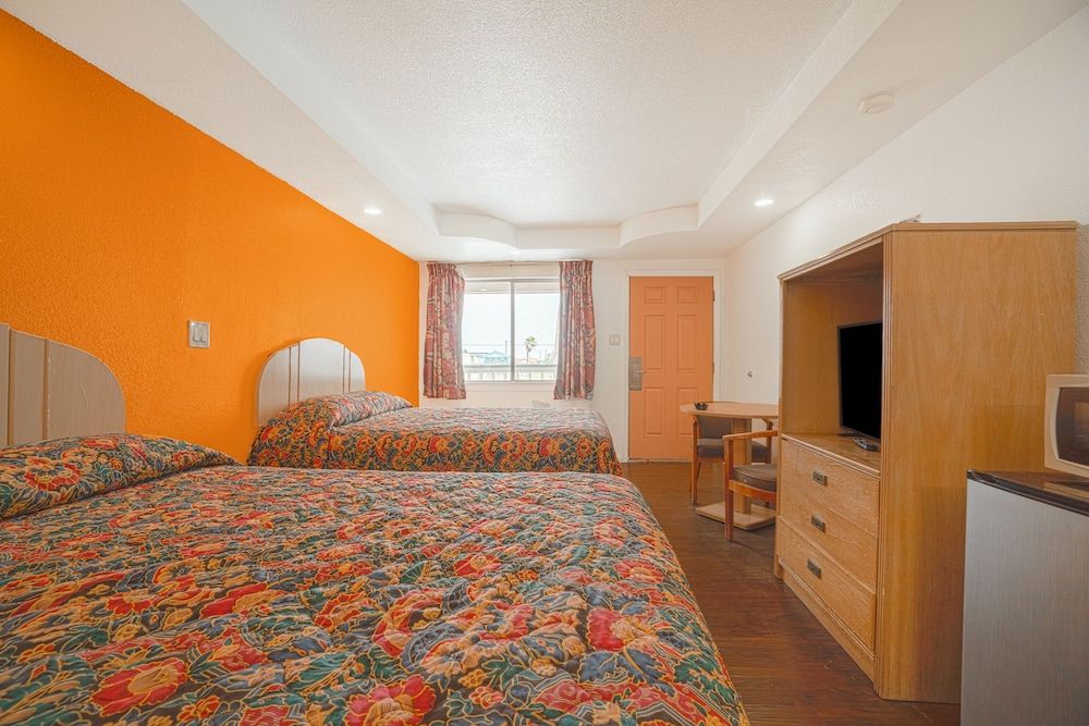 Room, 2 Queen Beds, Smoking