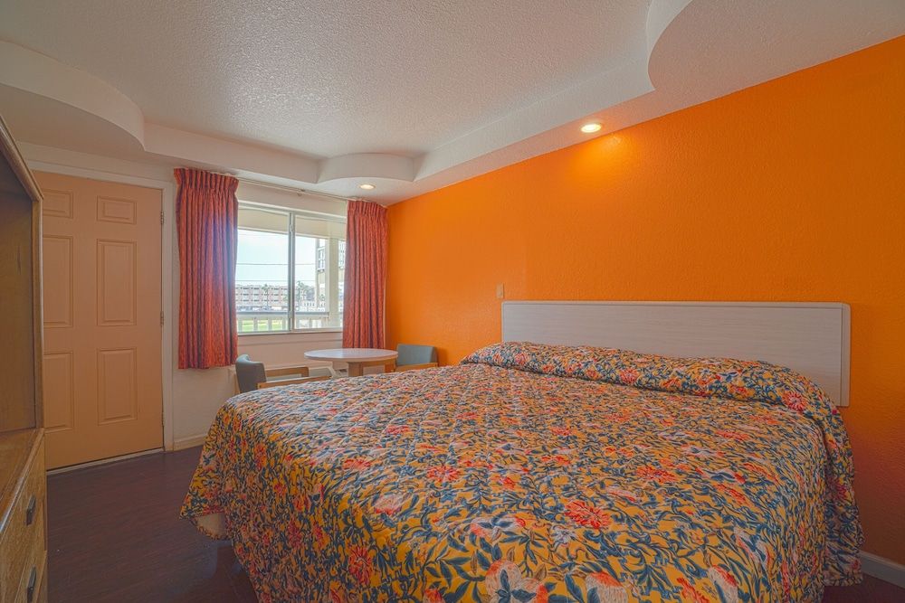 Room, 1 King Bed, Non Smoking