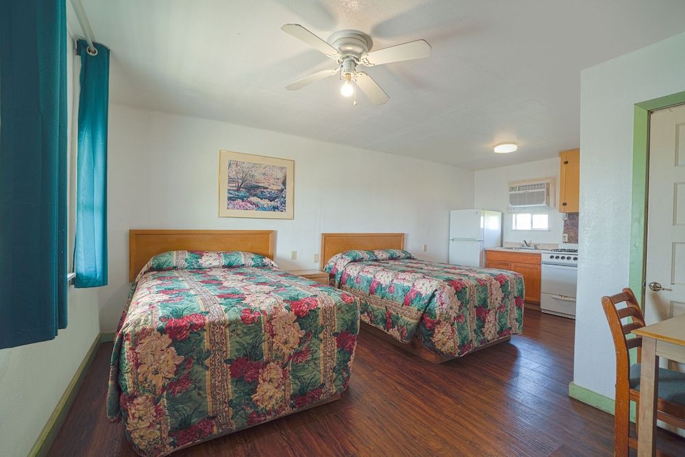 Room, 2 Double Beds, Smoking, Kitchenette