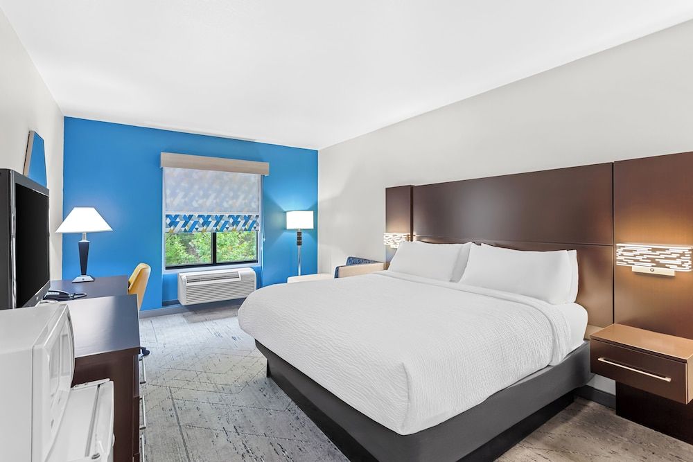 Standard Room, 1 King Bed