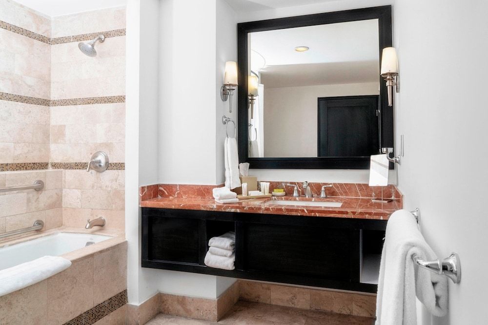 Le Méridien Mexico City Reforma Classic Suite, 1 King Bed with Sofa bed, Non Smoking 6