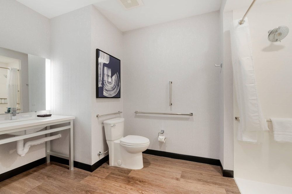 Cambria Hotel Detroit Downtown Room, 2 Queen Beds, Accessible, Non Smoking 4