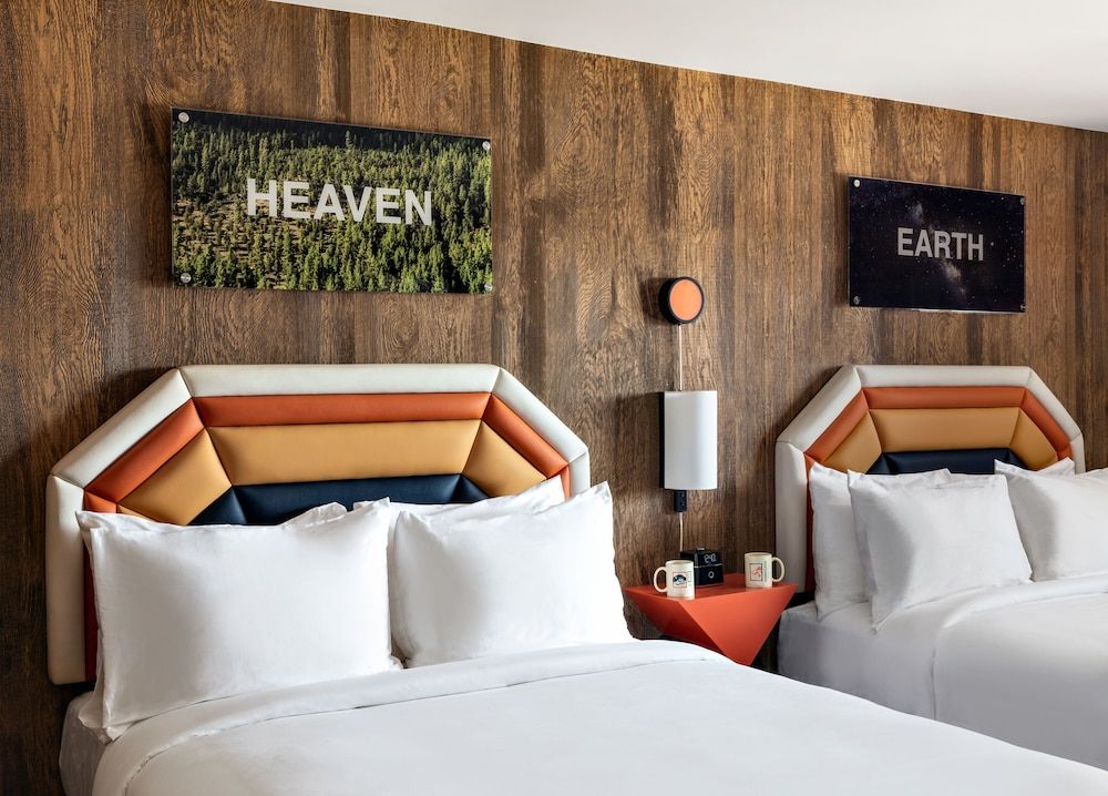 Americana Motor Hotel Large 2nd Floor 2 Queen Beds