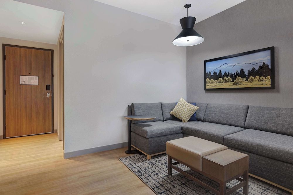 Room (2 Queenbeds with Sofabed, High Floor)