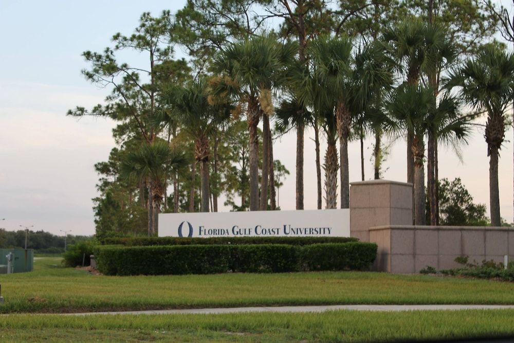 Condo (10118 Colonial Country Club Blvd #410)