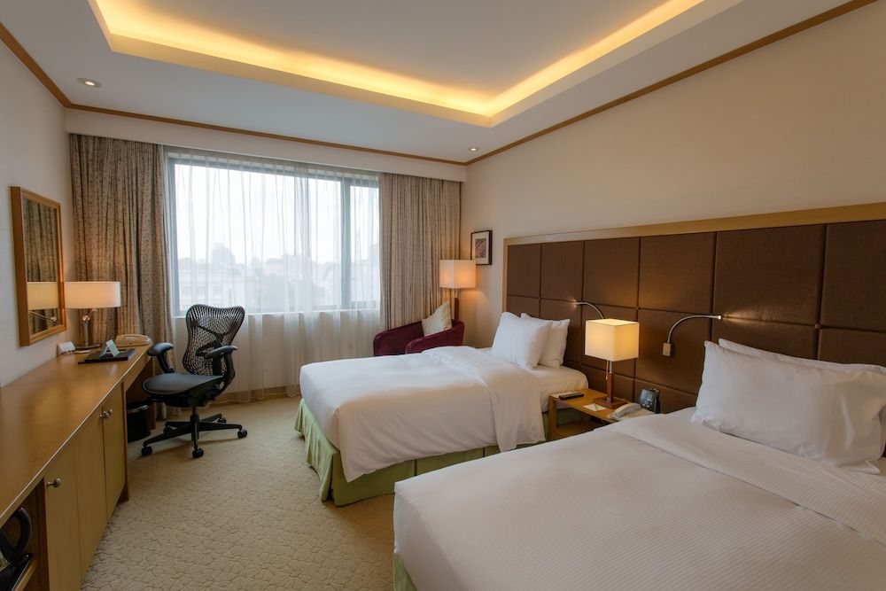 Room, 2 Twin Beds, City View