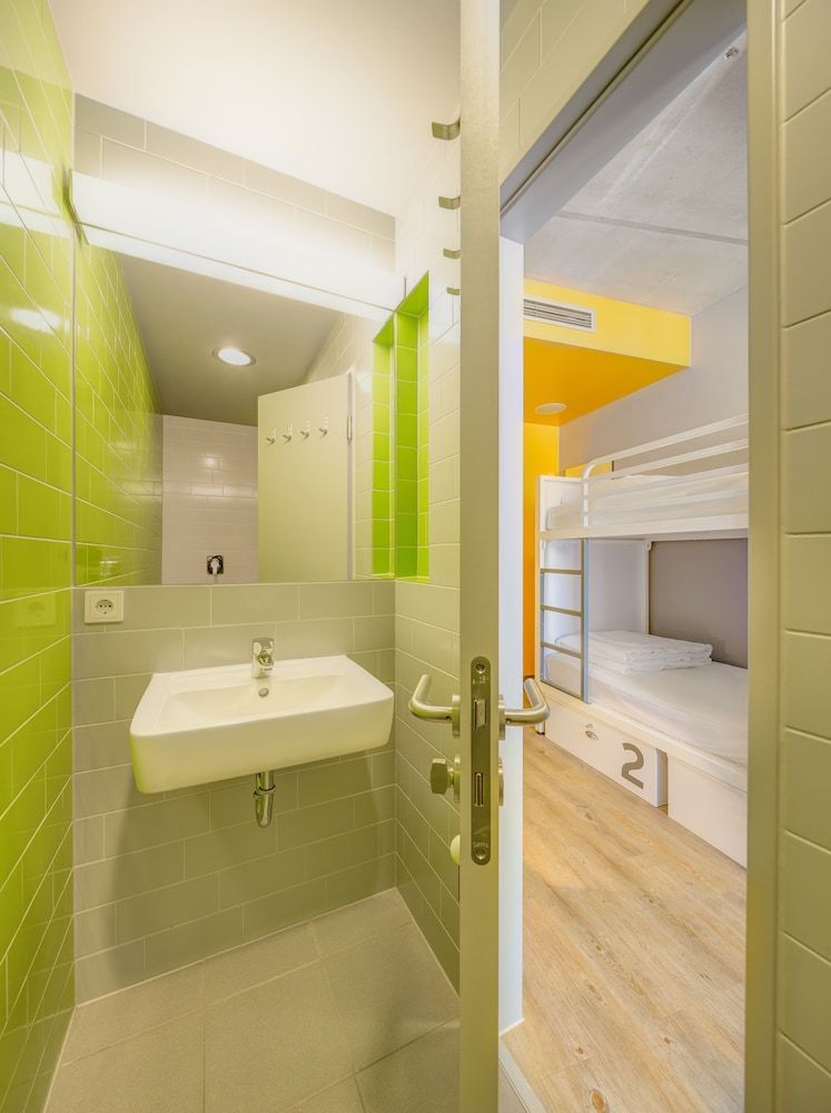 Generator Berlin Mitte Private 4 bed Room 5