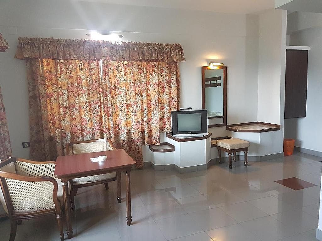 Bharat Hotel Deluxe Double Room AC 4