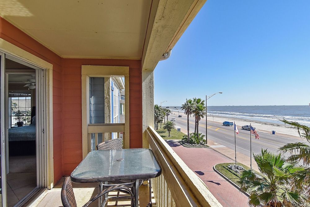 Condo (2 Bedrooms)