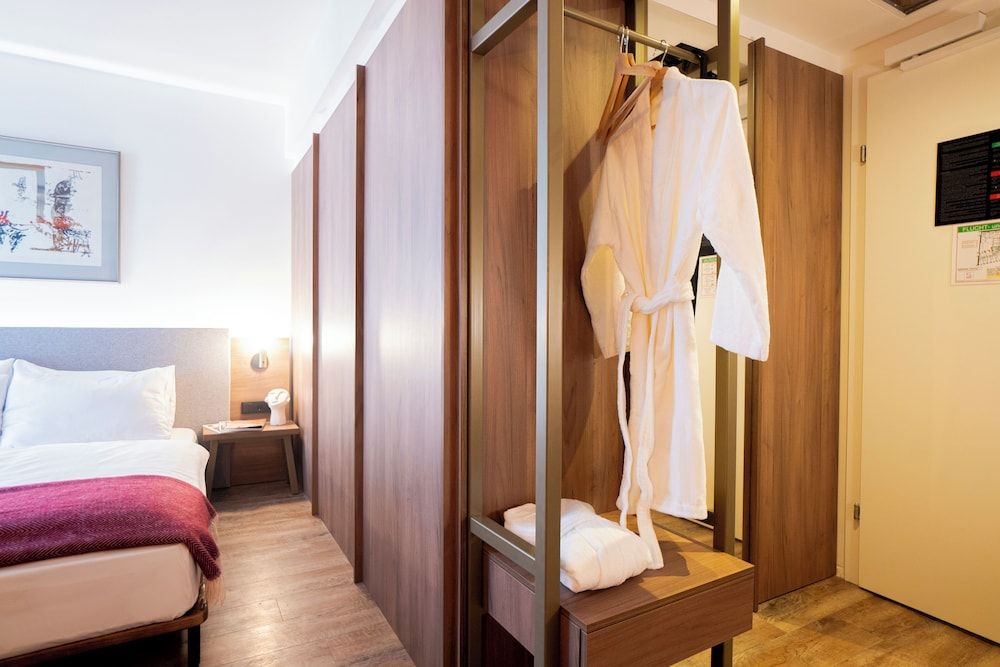 undefined FortyPlusOne Hotel 2