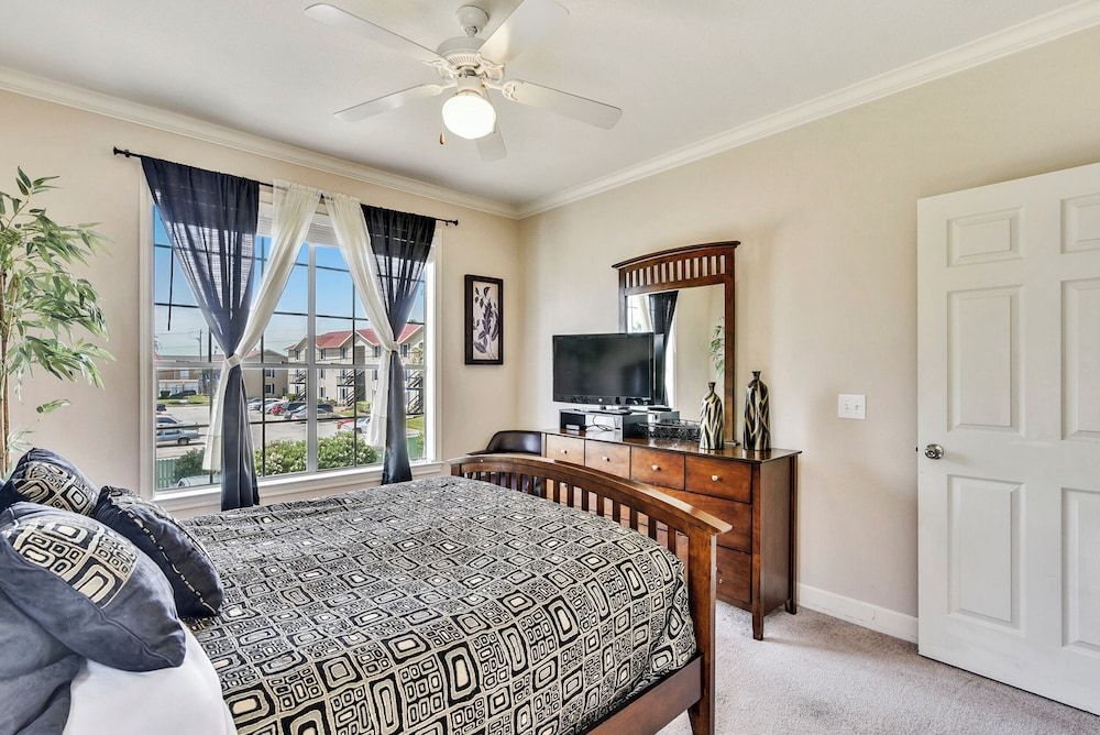 Condo (2 Bedrooms)