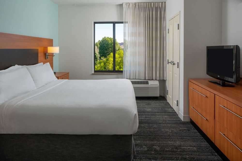 Suite, 1 Bedroom (Mobility/Hearing Accessible, Tub)