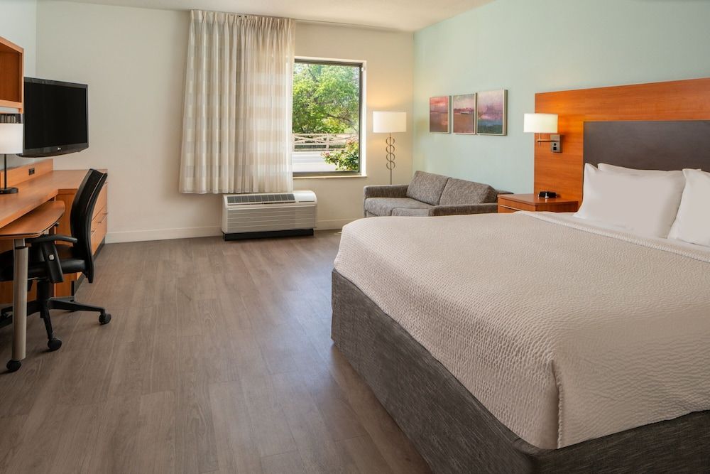 Studio, 1 King Bed with Sofa bed (Mobility/Hearing Access, Roll-In Shwr)