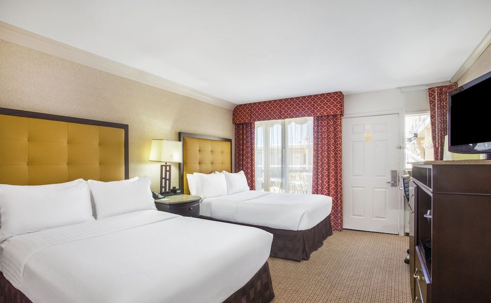 14 West Hotel Standard Room, 2 Full Beds (South Building) 4