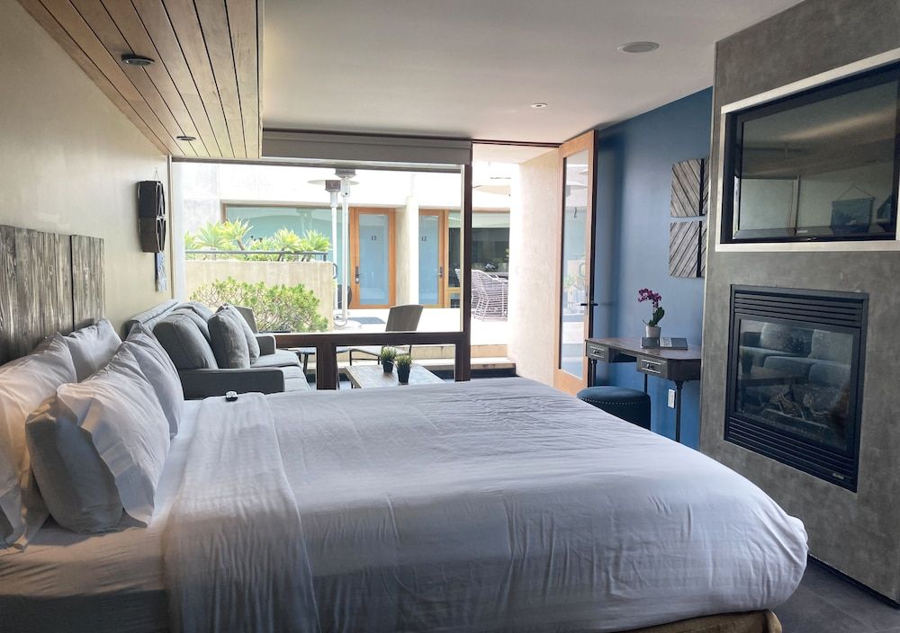 14 West Hotel Deluxe Room, 1 King Bed (North Building) 23