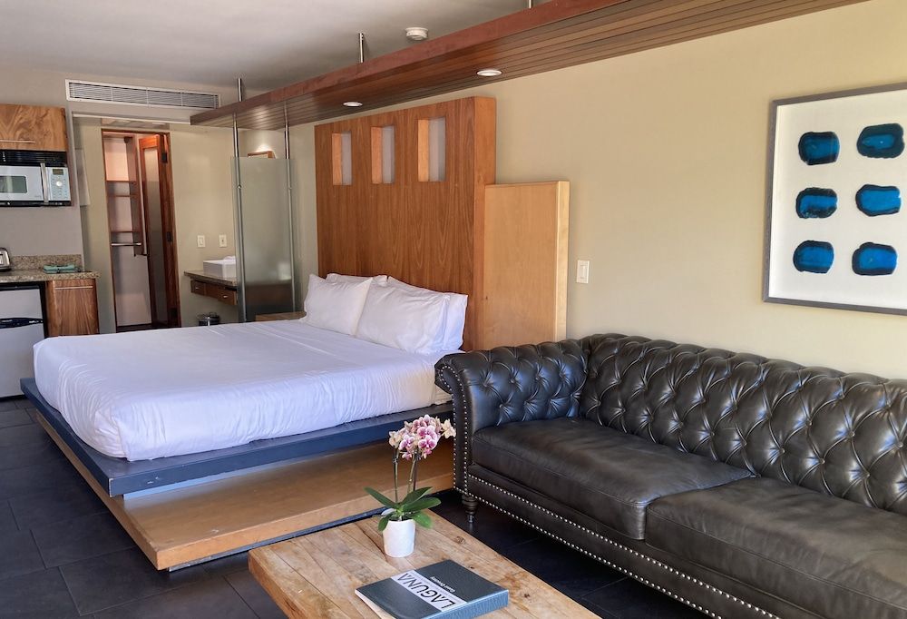 14 West Hotel Deluxe Room, 1 King Bed (North Building) 16