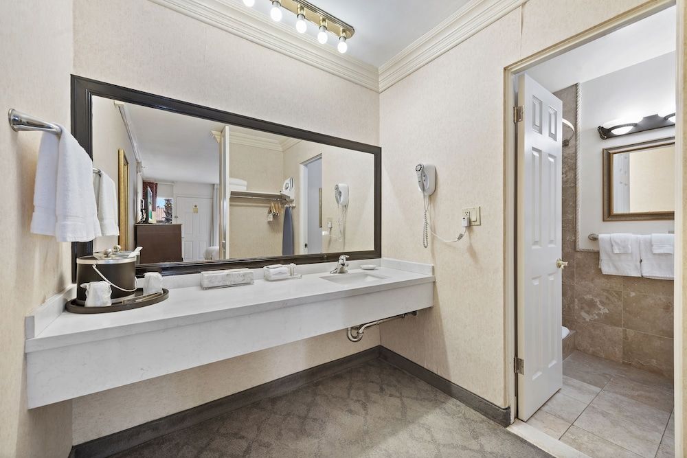 14 West Hotel Standard Room, 2 Full Beds (South Building) 8