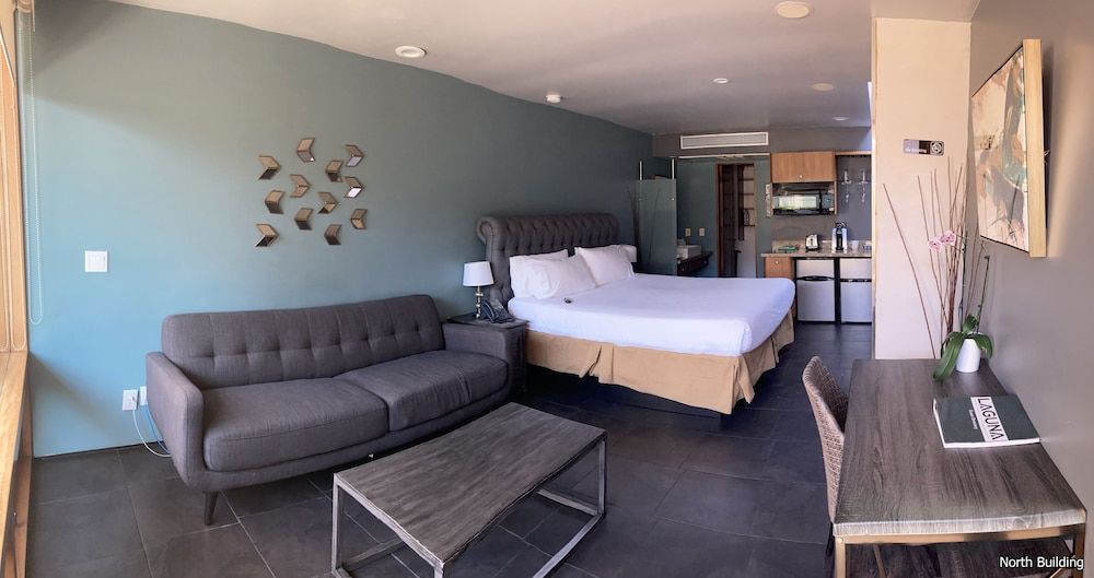 14 West Hotel Deluxe Room, 1 King Bed (North Building) 5