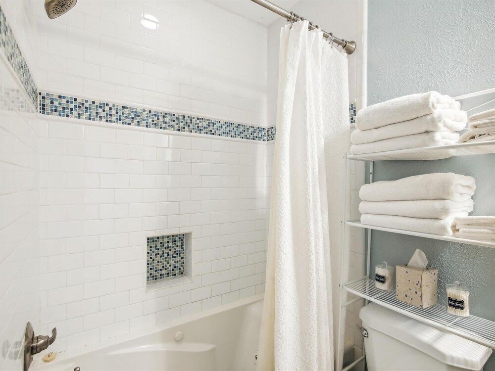 Condo (1 Bedroom)