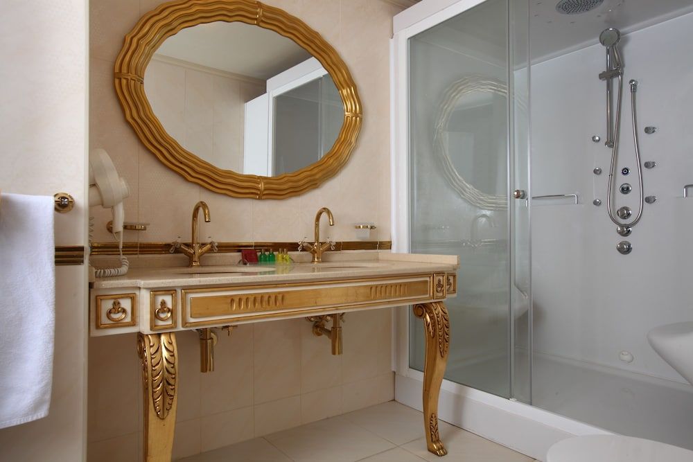 Royal Arena Hotel & Resort Spa Deluxe Junior Suit 2