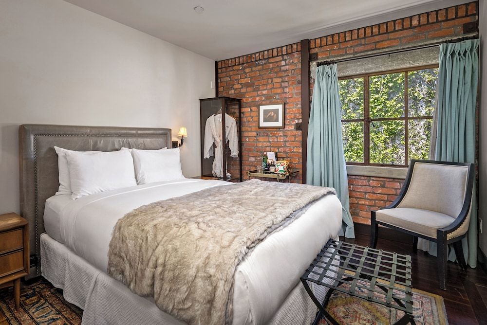 Granada Hotel & Bistro Classic Room