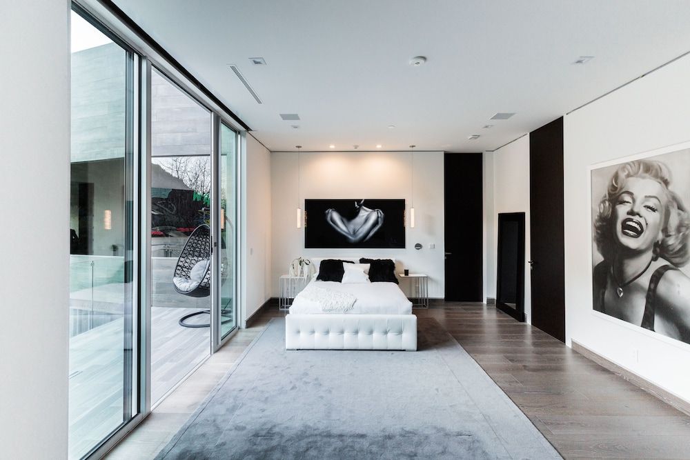 Chantilly Estate Luxury Villa, Multiple Bedrooms, Accessible, Non Smoking 10