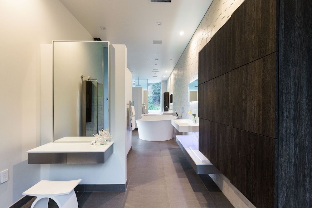 Chantilly Estate Luxury Villa, Multiple Bedrooms, Accessible, Non Smoking 4