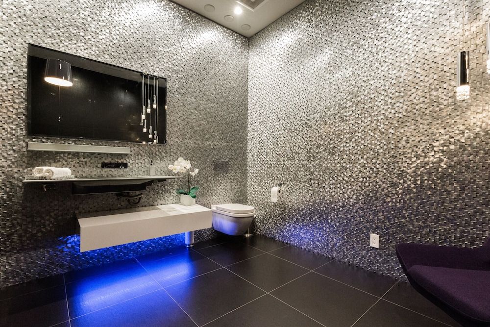 Chantilly Estate Luxury Villa, Multiple Bedrooms, Accessible, Non Smoking 7