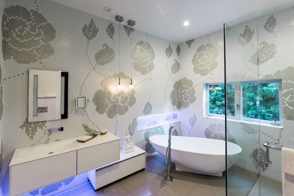 Chantilly Estate Luxury Villa, Multiple Bedrooms, Accessible, Non Smoking 5