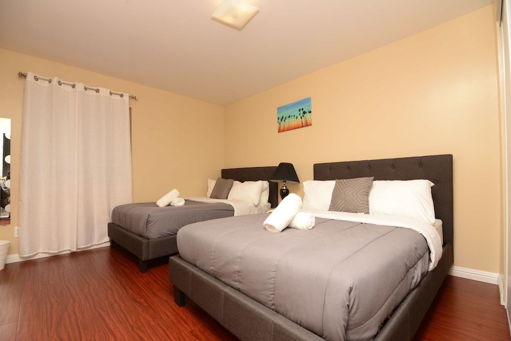 undefined Hollywood Luxury Double bedrooms 3