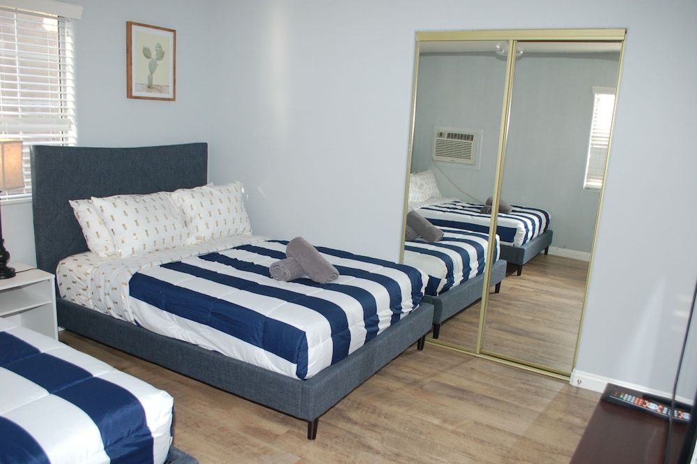 Downtown LA Comfortable Bedrooms Comfort Room, 2 Double Beds 17