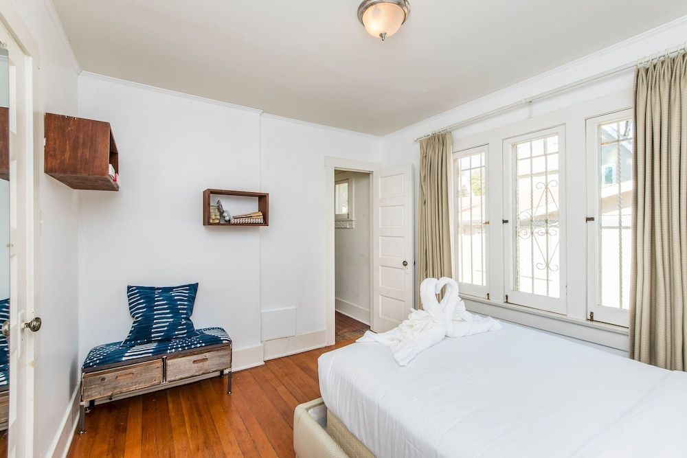 House (2 Bedrooms)