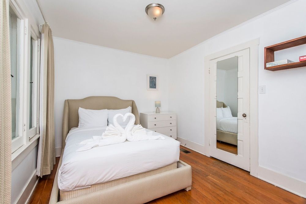 House (2 Bedrooms)