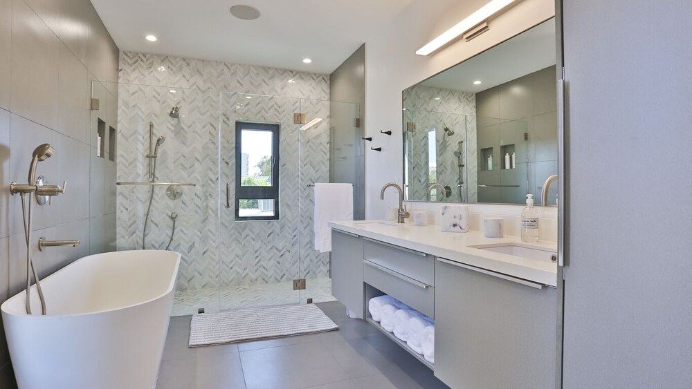 Spacious 5 Bedroom West Hollywood Home with Pool Luxury Villa 10