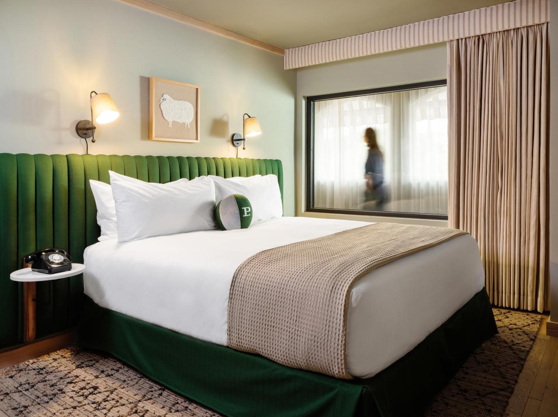 undefined Palihotel Hollywood near Universal Studios 7